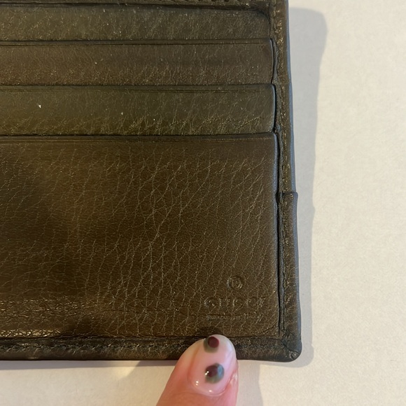 Authentic Gucci Wallet Mens GG Embossed wallet in olive green and black - Picture 5 of 8